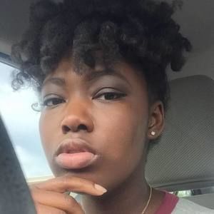 Meet your Posher, Leila